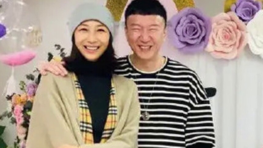 甜度超标！孙红雷王骏迪十指相扣漫步街头