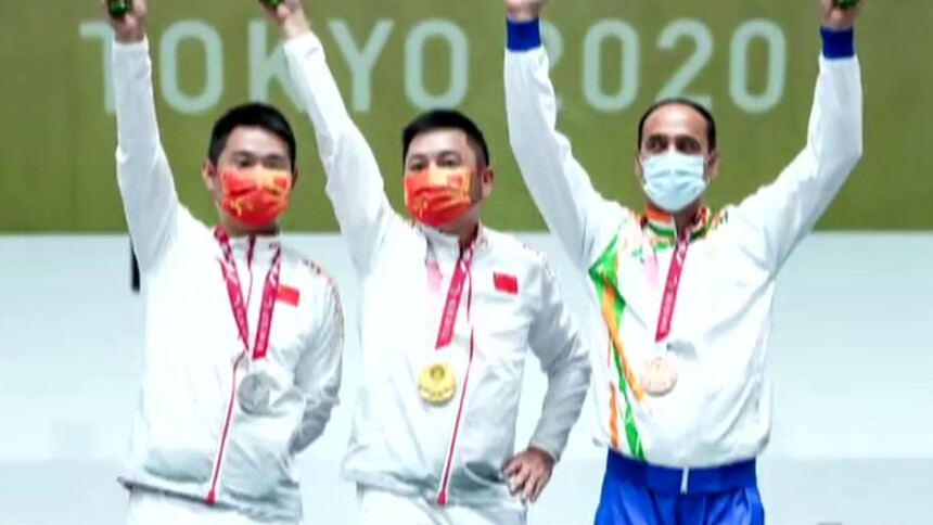 东京残奥会男子10米气手枪SH1级比赛中 湖南选手杨超、黄兴包揽冠亚军