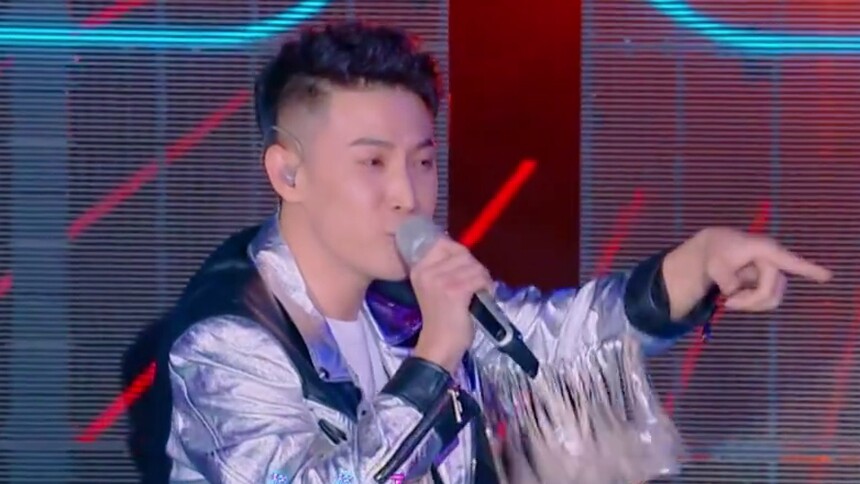 王博呆萌演绎《骑上我心爱的小摩托》，画风突变逼疯罗志祥