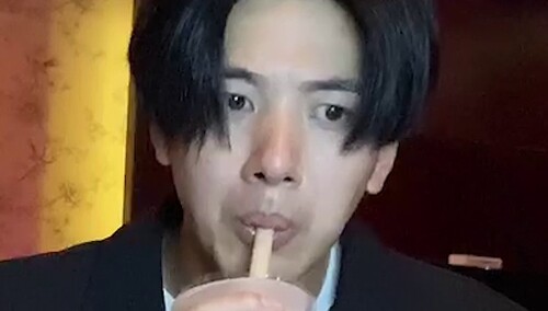 二哈开播篇：来自仙界的声音：喝奶茶之前记得摇一摇。