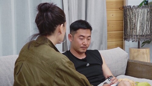 佟晨洁耐心解释 遭魏巍嫌弃：离我远点儿！