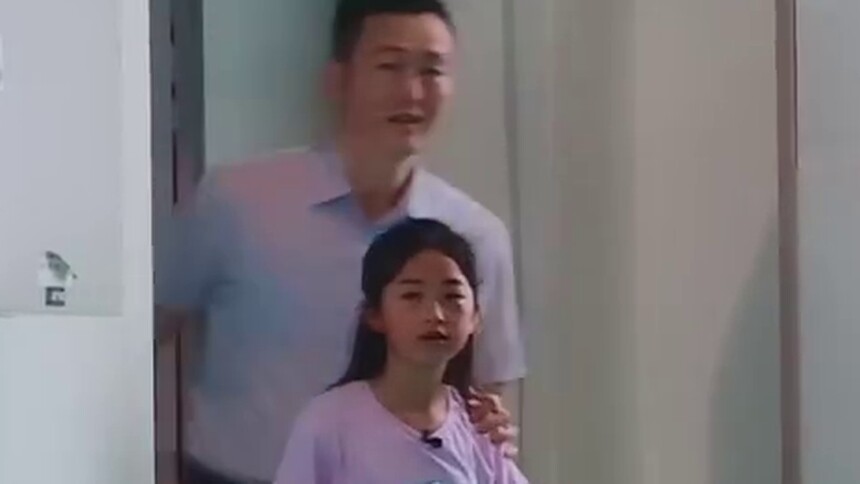 见到跳水冠军何冲啦，杨涵覃左婷感受训练馆拼搏的力量