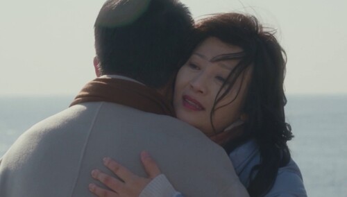 《关于我妈的一切》正片片段温暖释放 徐帆许亚军海边共舞