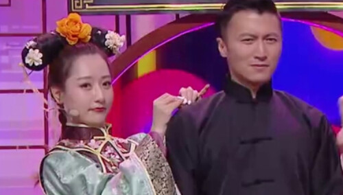 白冰强势邀请谢霆锋共同演绎《姐姐妹妹站起来》 机智上演无实物“针灸”