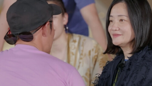 章贺郭柯宇甜蜜十指相扣 郭柯宇曾多次偷看章贺？