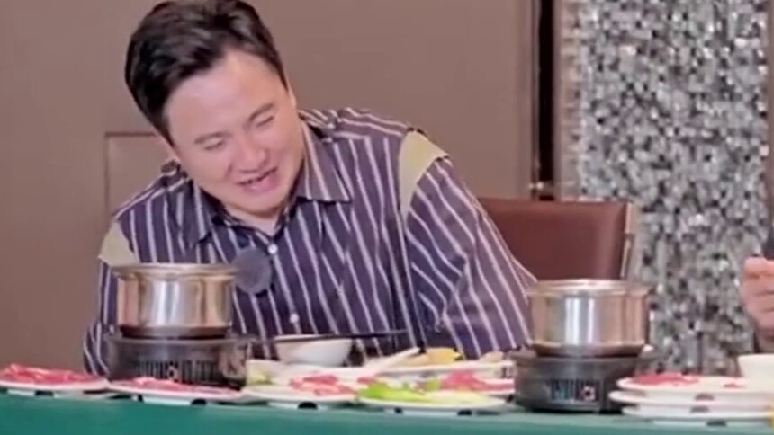 麻花成员火锅大餐，沈腾秒变干饭王，马丽调侃他录节目“付出时间还有咬肌”