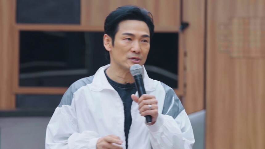 杜德伟清唱《静心等》 周柏豪客串“鼓手”