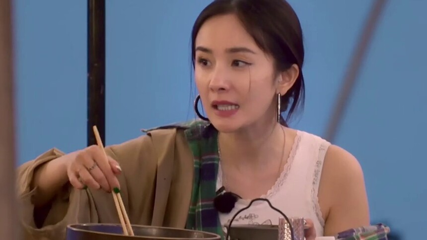 杨幂即兴唱《仙剑1》主题曲 李斯丹妮韩东君曲库被打开自嗨接唱