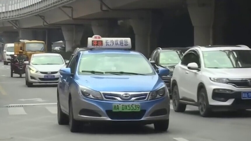 每车800元，长沙减免全市巡游出租车10月份车辆承包金：小长假后外地客流减少 本地人乘出租车频率降低
