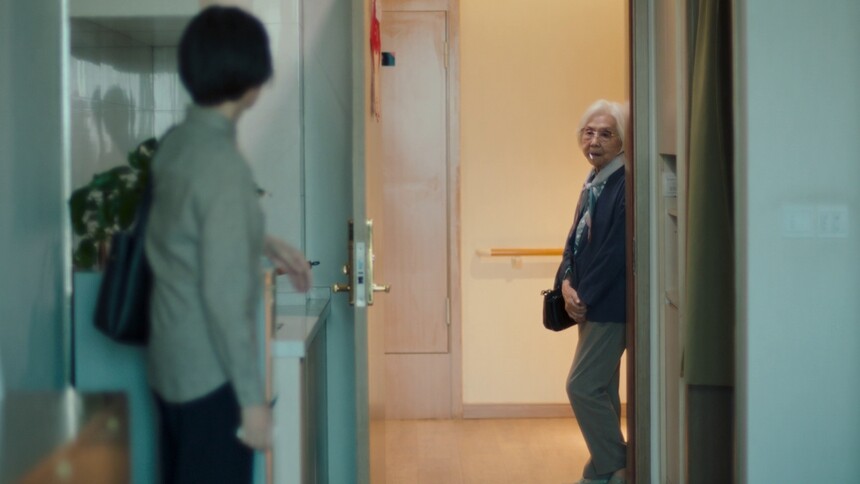 冯济真把蒋玉芝带到养老院