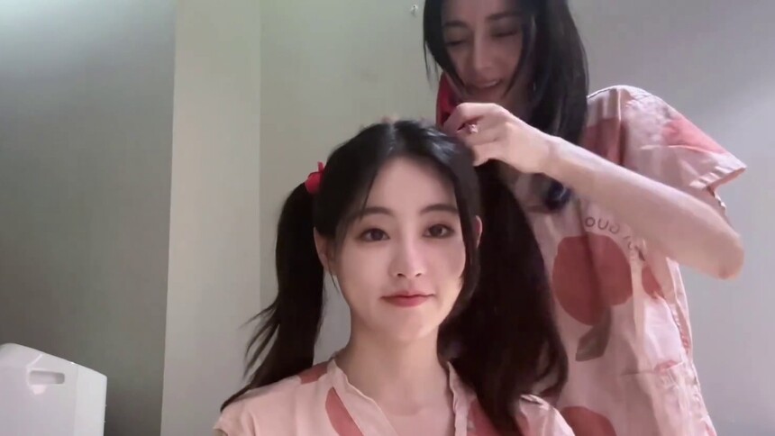 友谊长存！迪丽热巴祝绪丹姐妹搞怪日常