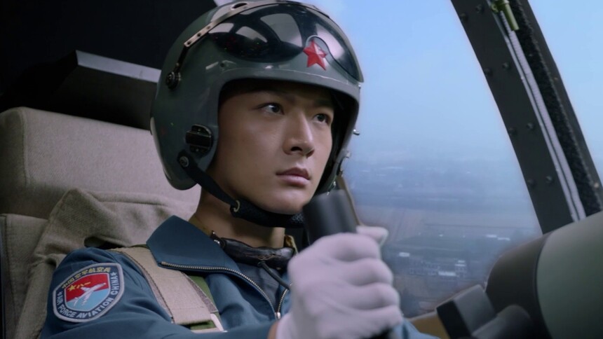 飞行员考核实飞秦朗获表扬