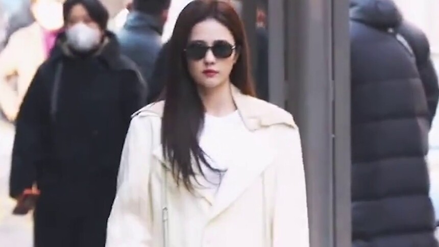 白鹿《以爱为营》西装路透 头戴墨镜气质出众