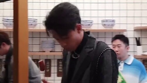 秦霄贤“偷吃”还捣乱 心疼老秦1秒钟