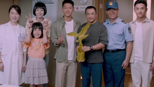 老齐送兰叶锦旗碰见秦朗丰雷