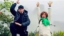 邓超孙俪观看宝贝女儿演出！低调又恩爱！