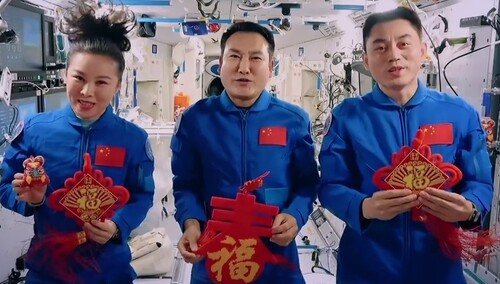来自太空的新春礼物！翟志刚王亚平叶光富贺新年