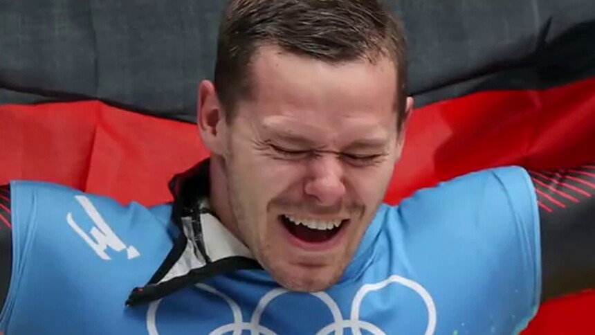 夺金时刻| 男子钢架雪车比赛德国选手克里斯托弗·格罗特赫尔夺冠