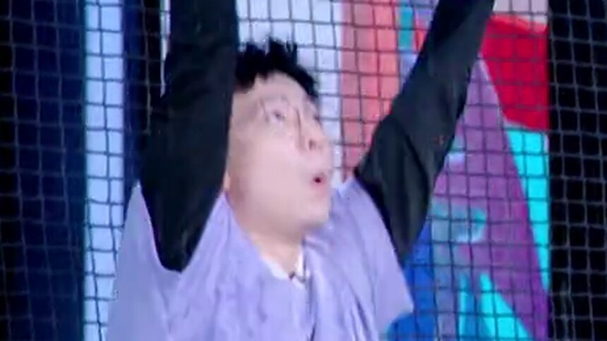 收藏！胡夏吓出表情包 表情四连拍已上线！