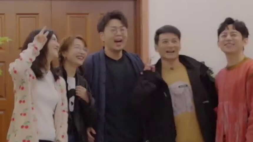 何炅谢娜万能组团！带领快乐家族三位真火相互打招呼