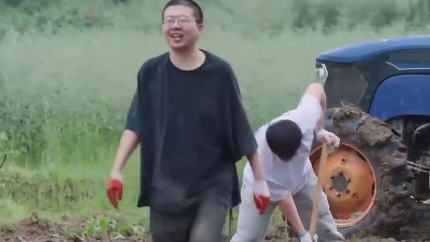 李诞搬树想偷懒 何炅花式鼓励争当夸夸群群主