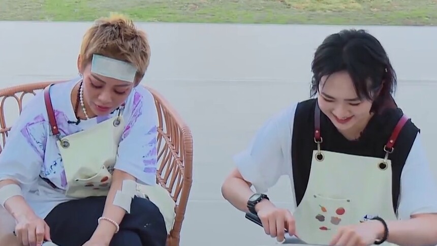 宁静姚安娜“唠嗑式”谈心 宁静称赞姚安娜能干