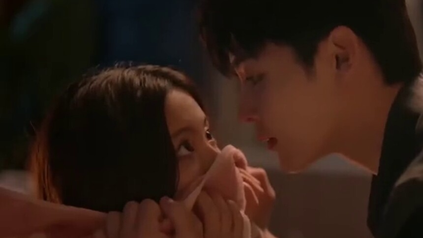 杨超越侯明昊高甜吻戏泄露？进来需谨慎！