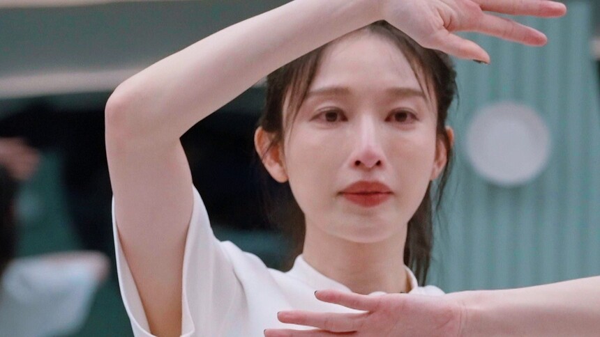 张俪练舞急哭齐溪忙安慰，画面又心疼又好笑