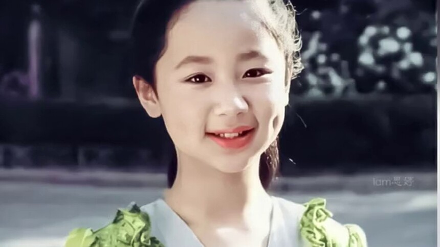 青涩可爱！杨紫进组《家有儿女》前简历旧照曝光