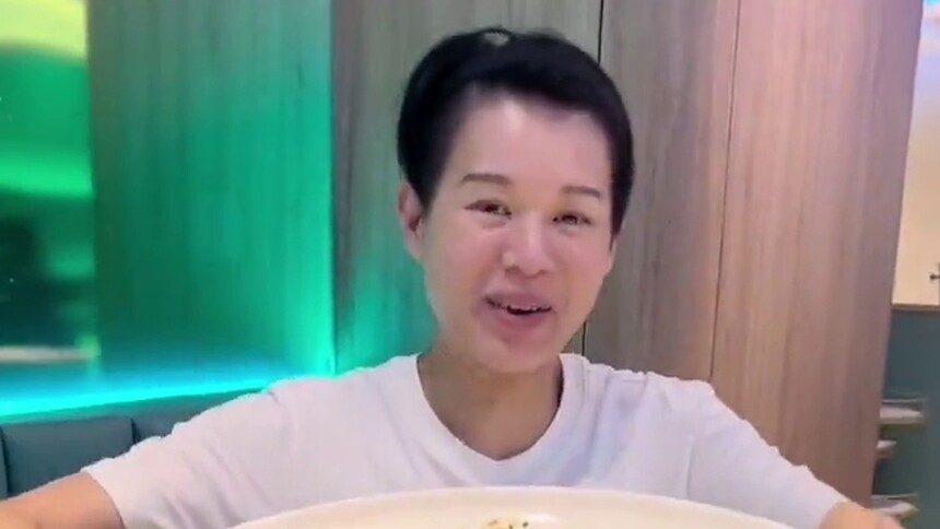 胡杏儿的美食深夜放毒，满满一大盆海鲜杏儿姐能吃完吗？