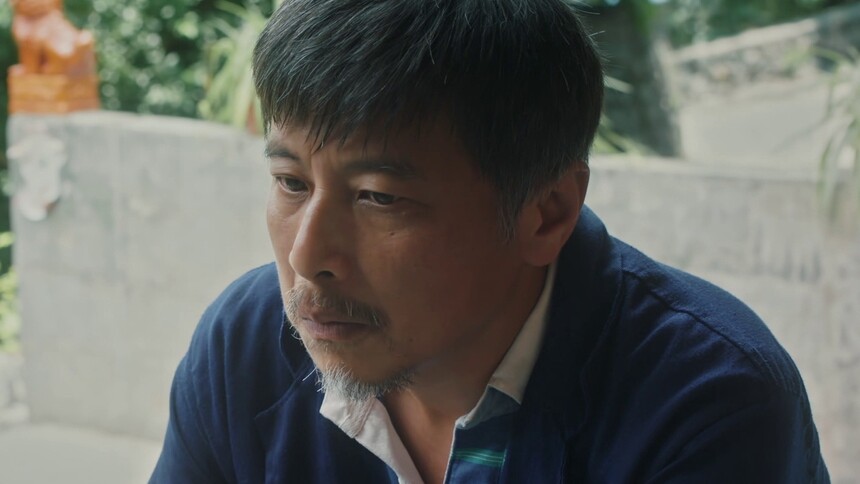 黄文秀找黄元军商量迁坟修路