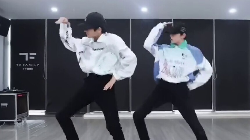 【TF家族】左航X张峻豪合作舞蹈？少年和衬衫的适配度满满！