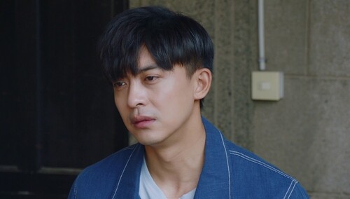 《匆匆的青春》第24集看点：左左拒绝小鱼的帮助