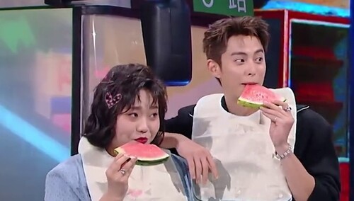 王鹤棣秦霄贤李雪琴三人爱恨情仇！王鹤棣李雪琴“吃瓜”撒糖