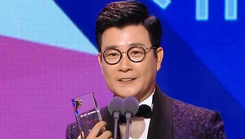 2015MBC演艺大赏：金成柱获音乐脱口秀最优秀奖