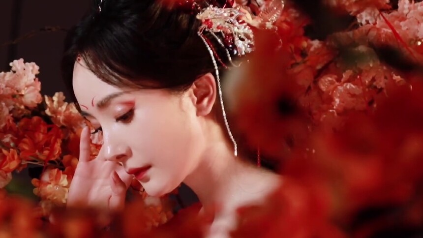 王一栩回应杨幂造型争议：杨幂上镜绝美