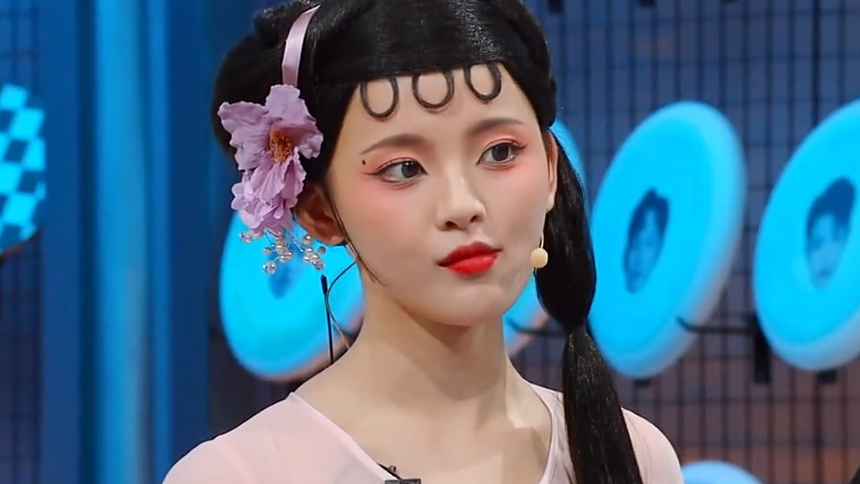 杨超越玩游戏“精准打击” 周深秦霄贤目瞪口呆