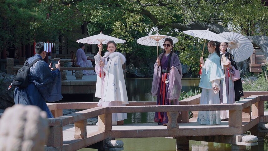 《妻子的浪漫旅行6》1月19日看点：妻子团化身江南美女，郑恺变拍照工具人