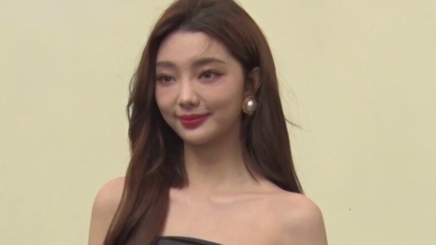 李紫婷孙芮等同框比美 分享近期工作计划行程满