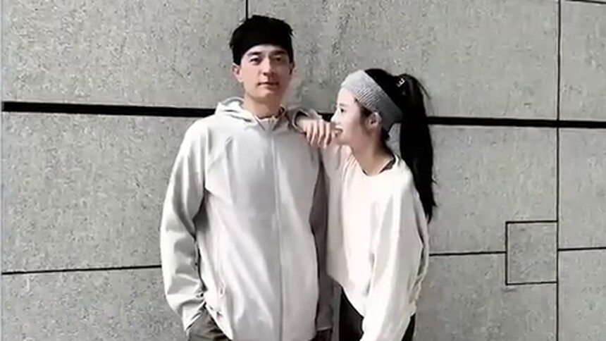 居家不忘运动任务！李光洁隋雨蒙随时随地开跳健身操