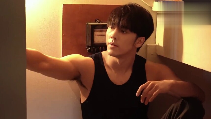 陈牧驰居家氛围感大片 张力拉满