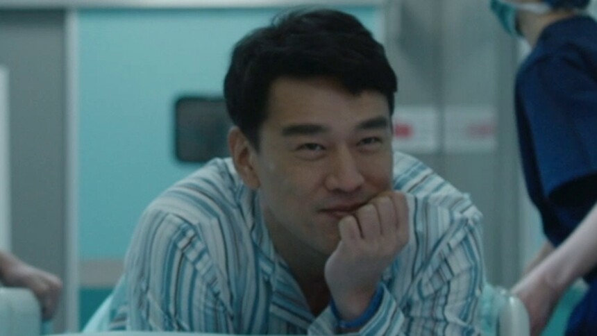罗海涛被推进手术室