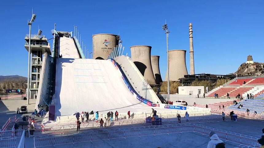 “雪飞天”飞人大战开启 中国选手刘梦婷晋级决赛