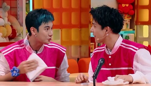 面面相觑被水喷 胡先煦王安宇成难兄难弟