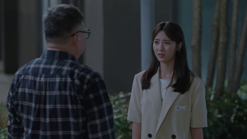 邻居大哥告诉小溪，王伟出轨他老婆？！