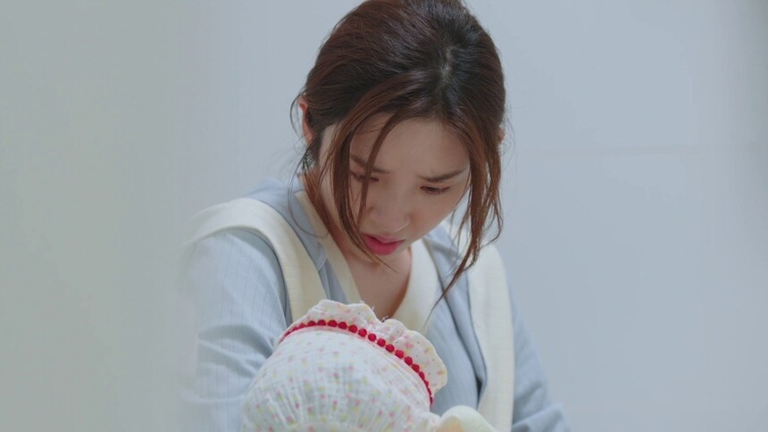 新手妈妈独自带娃 宝宝呛奶险出事陈兰青崩溃