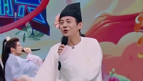 抢麦挑战全员上台！何老师秒猜阿杜金曲
