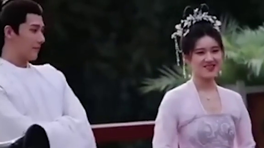 赵露思王安宇《神隐》路透曝光 上演歪头杀可爱十足