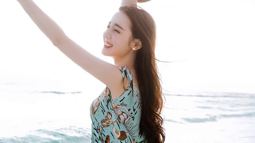 迪丽热巴透露想尝试染发 心愿是平安健康