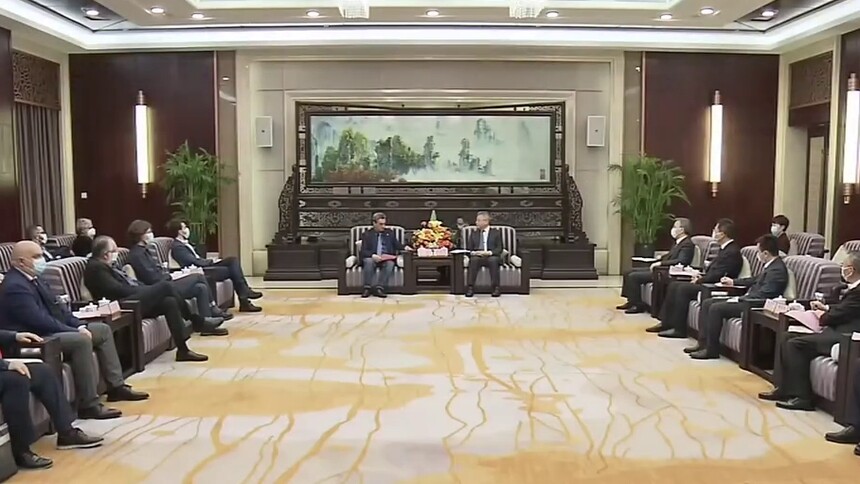 沈晓明会见西班牙共产党主席森特利亚一行